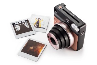 FujiFilm instax SQUARE SQ6 - first analogue square camera